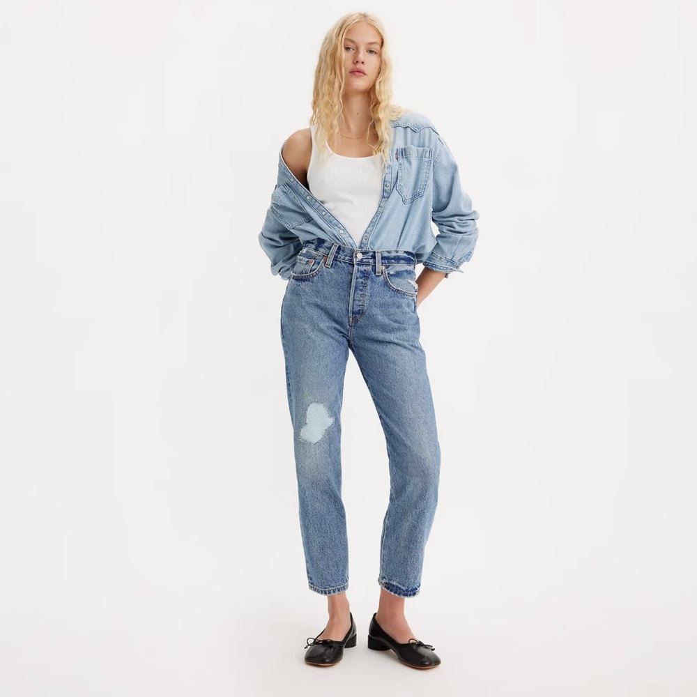 Levi’s 501 button fly cropped W24xL28